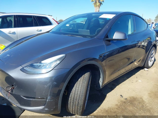 2021 TESLA MODEL Y 5YJYGDEE8MF245985 Photo 1