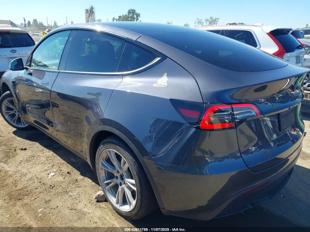 2021 TESLA MODEL Y 5YJYGDEE8MF245985 Photo 2