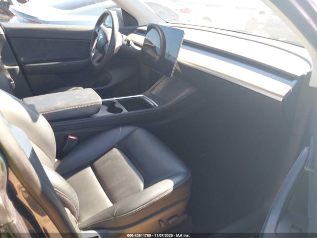 2021 TESLA MODEL Y 5YJYGDEE8MF245985 Photo 4