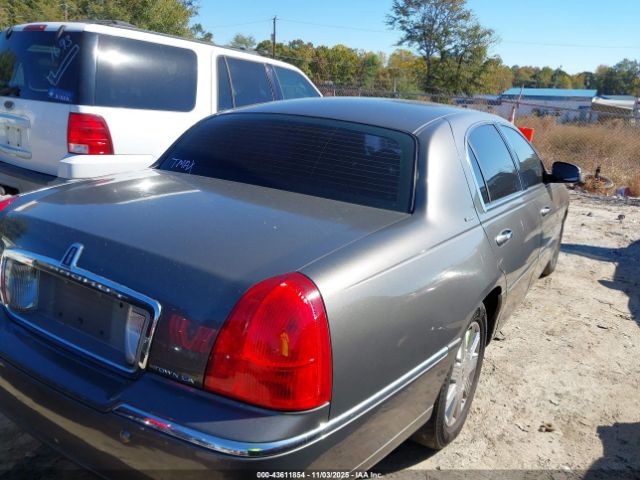 2004 LINCOLN TOWN CAR 1LNHM83W84Y609796 Photo 3