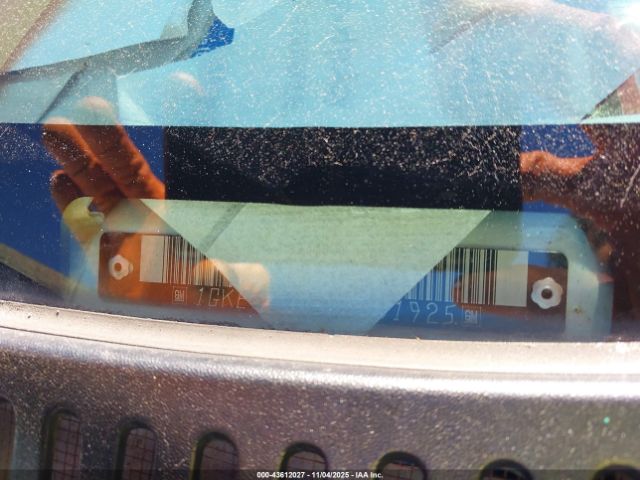 2004 GMC YUKON XL 1500 1GKEC16Z34J301925 Photo 8