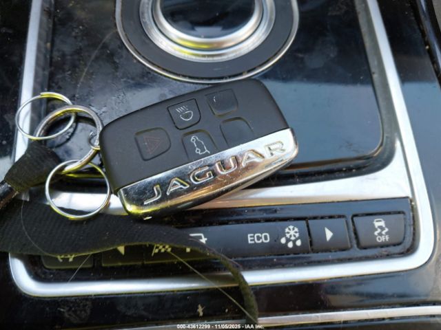 2017 JAGUAR XE SAJAR4BG2HA967387 Photo 10