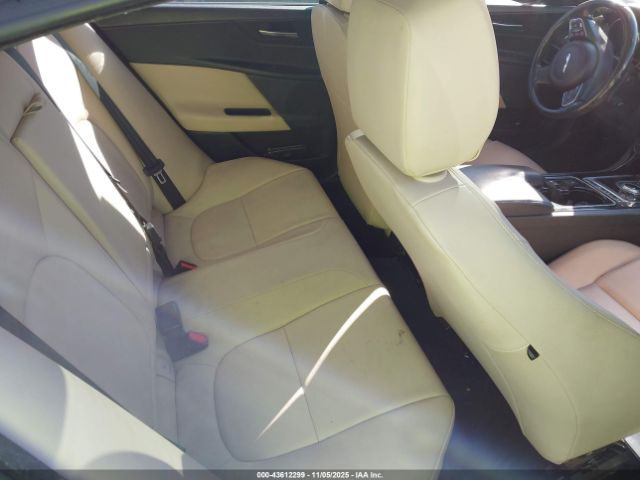 2017 JAGUAR XE SAJAR4BG2HA967387 Photo 7