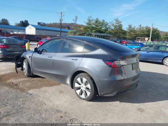 2023 TESLA MODEL Y 7SAYGAEE0PF582530 Photo 2