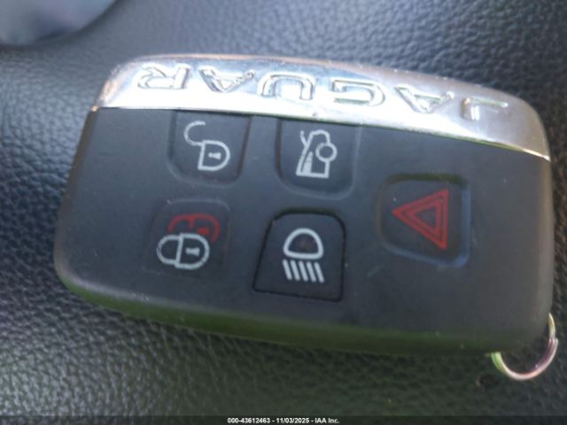 2017 JAGUAR XE SAJAR4BN9HA972679 Photo 10