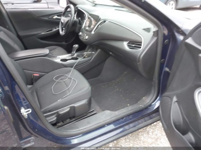 2016 CHEVROLET MALIBU 1G1ZE5ST2GF330963 Photo 4