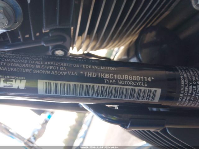 2018 HARLEY-DAVIDSON FLHX 1HD1KBC10JB680114 Photo 9