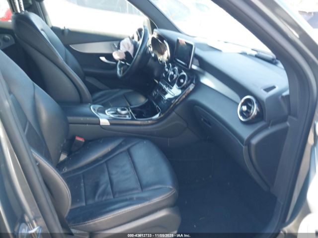 2017 MERCEDES-BENZ GLC 300 WDC0G4KB0HF138612 Photo 4