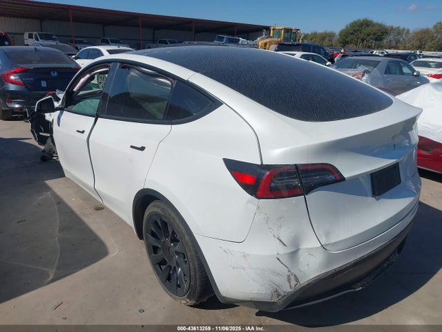 2023 TESLA MODEL Y 7SAYGDEE9PA076306 Photo 2