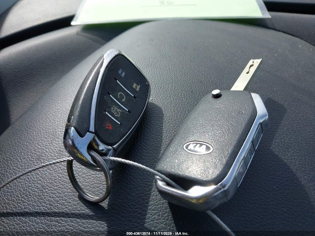 Auction sale of the 2020 Kia Soul Lx, vin: KNDJ23AU7L7123839, lot number: 43613574