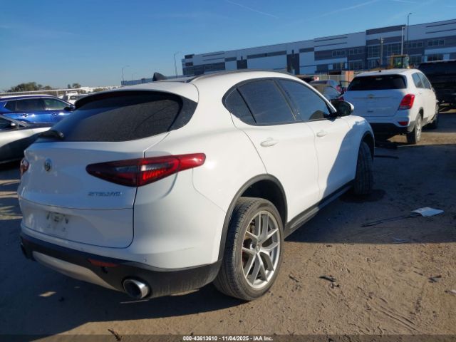 2018 ALFA ROMEO STELVIO ZASFAKNN6J7C02431 Photo 3