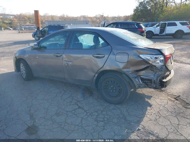 Toyota COROLLA LE 2018 2T1BURHE4JC066379 Image 3