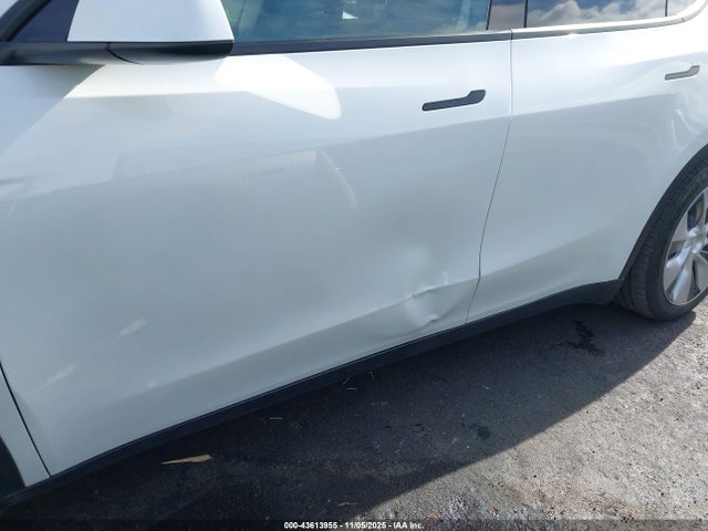 2021 TESLA MODEL Y 5YJYGDED0MF103010 Photo 5