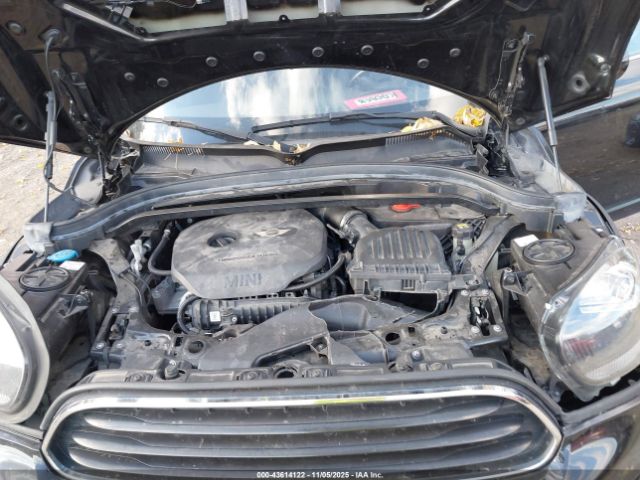 2017 MINI COUNTRYMAN WMZYV5C37H3E01629 Photo 9