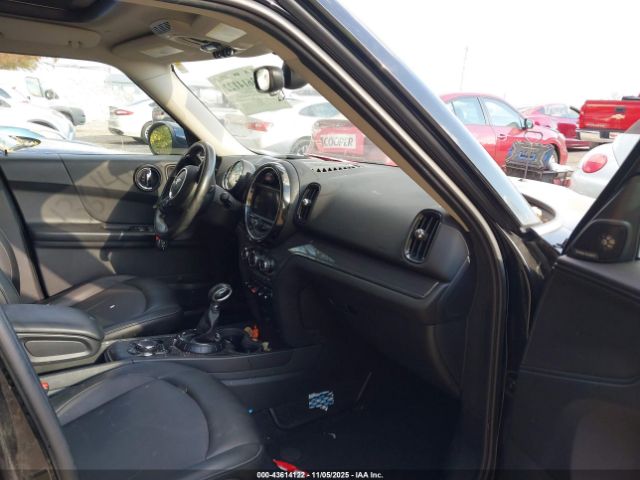 2017 MINI COUNTRYMAN WMZYV5C37H3E01629 Photo 4