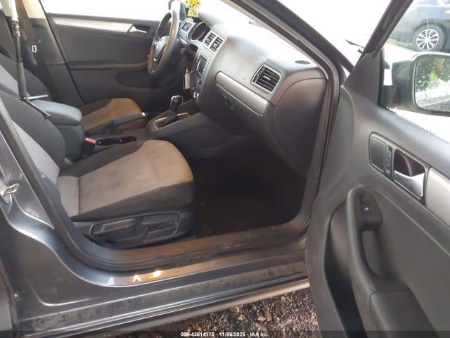 43614170 :رقم المزاد ، 3VW2B7AJ2HM253846 vin ، 2017 Volkswagen Jetta 1.4t S مزاد بيع