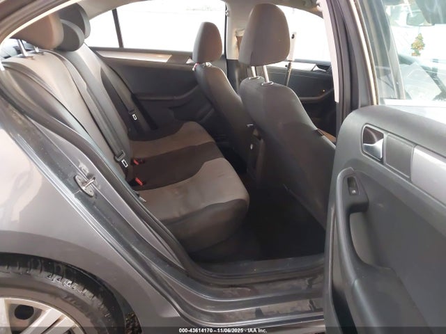 43614170 :رقم المزاد ، 3VW2B7AJ2HM253846 vin ، 2017 Volkswagen Jetta 1.4t S مزاد بيع