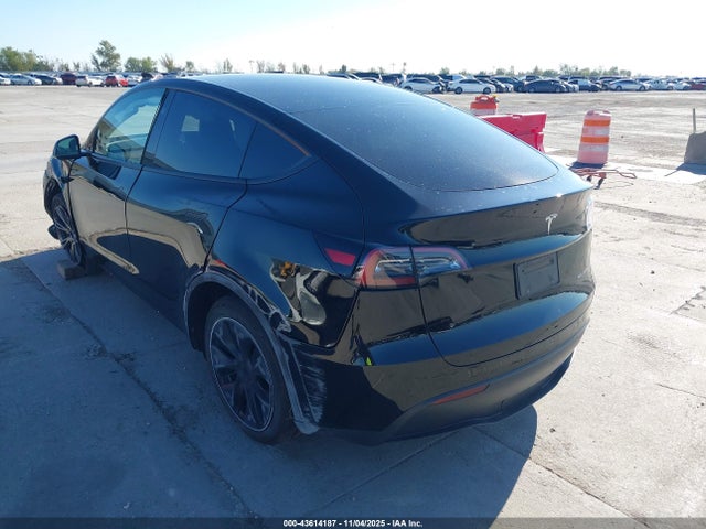 2024 TESLA MODEL Y 7SAYGAEE9RF194568 Photo 2