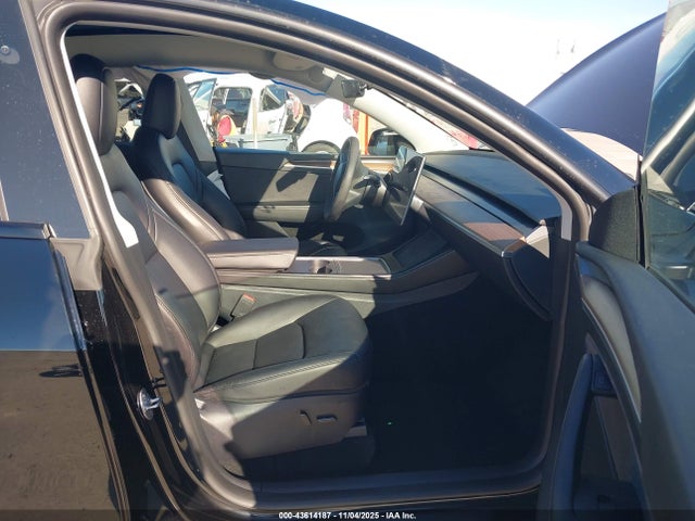 2024 TESLA MODEL Y 7SAYGAEE9RF194568 Photo 4