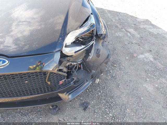 1FADP3L9XEL212215 Ford FOCUS ST
