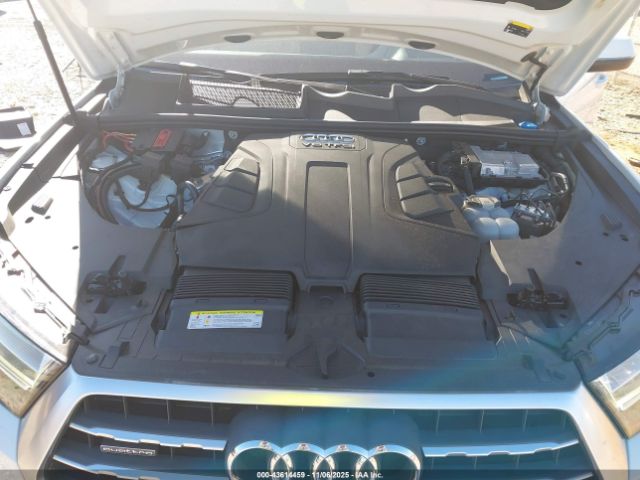 2017 AUDI Q7 WA1VAAF7XHD050674 Photo 9