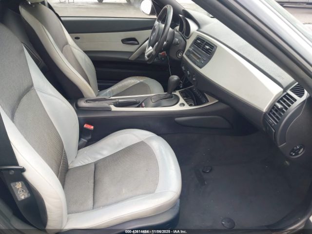2005 BMW Z4 4USBT33515LS56835 Photo 4