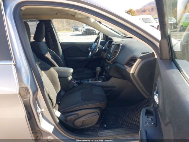 2017 JEEP CHEROKEE 1C4PJMCB8HW556310 Photo 4