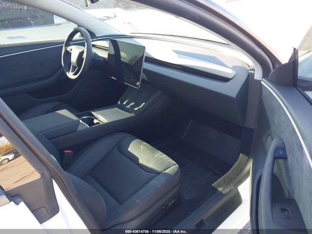 2025 TESLA MODEL 3 5YJ3E1EB5SF987469 Photo 4