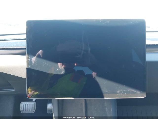 2025 TESLA MODEL 3 5YJ3E1EB5SF987469 Photo 6