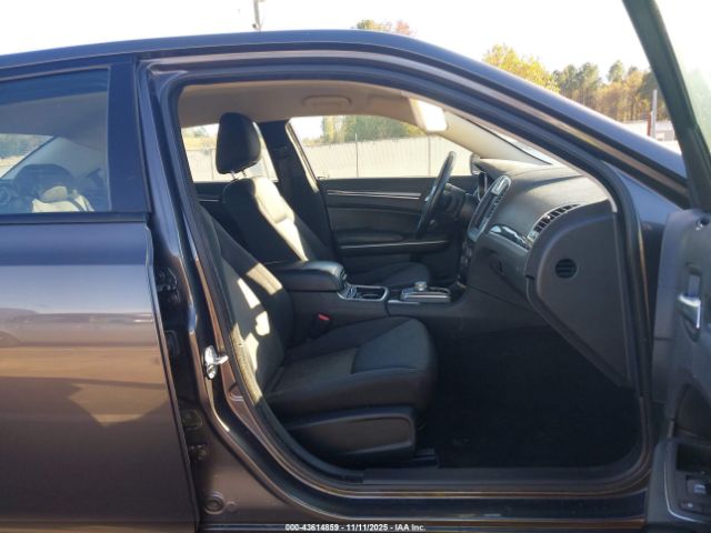 2022 CHRYSLER 300 2C3CCAAG5NH139540 Photo 4