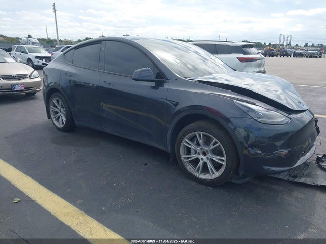 2024 TESLA MODEL Y 7SAYGDED8RF053600 Photo 0