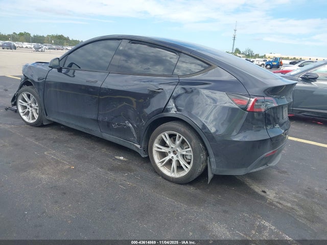 2024 TESLA MODEL Y 7SAYGDED8RF053600 Photo 2