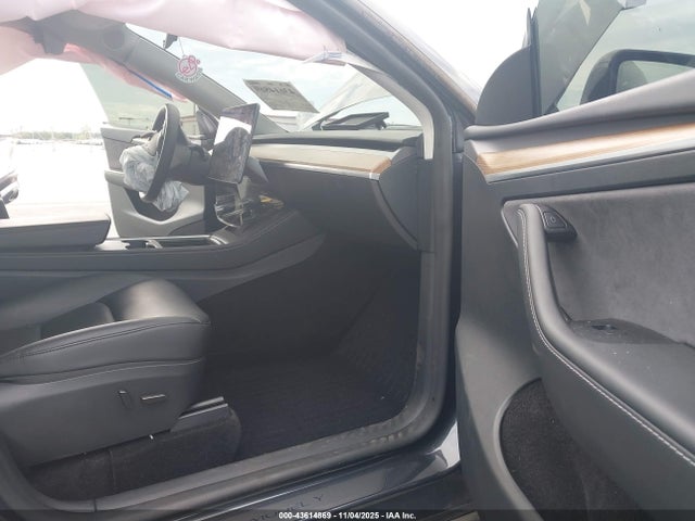 2024 TESLA MODEL Y 7SAYGDED8RF053600 Photo 4