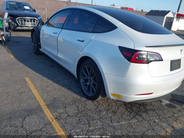 2022 TESLA MODEL 3 5YJ3E1EB6NF137113 Photo 2