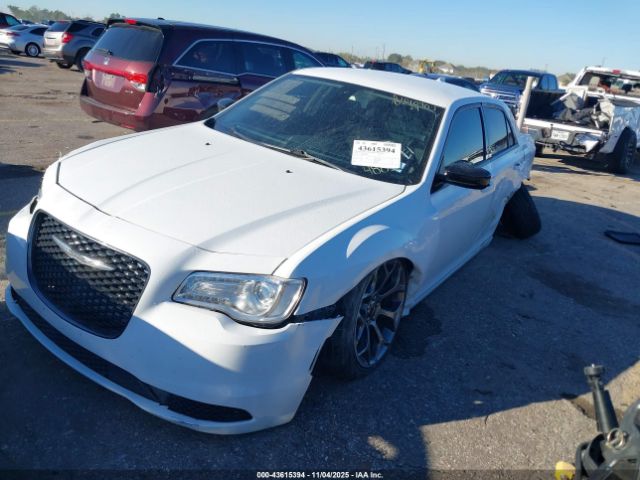 2018 CHRYSLER 300 2C3CCAAG8JH254885 Photo 1