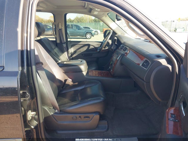 1GNSKKE71ER106715 Chevrolet Suburban 1500 Ltz