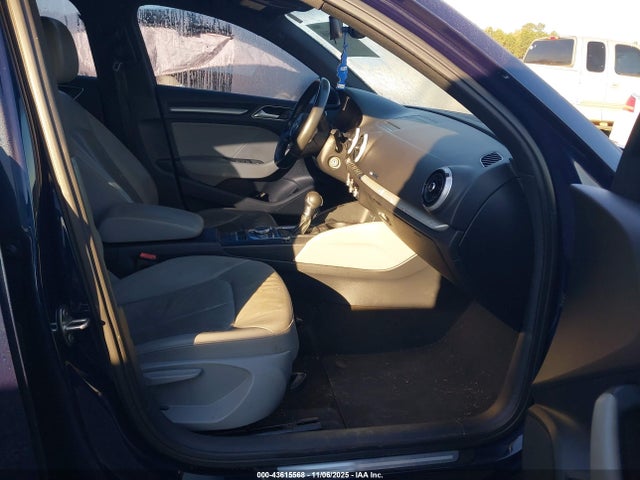 2018 AUDI A3 WAUAUGFF8J1030059 Photo 4