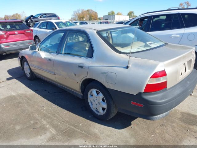 1995 HONDA ACCORD 1HGCE6666SA025481 Photo 2