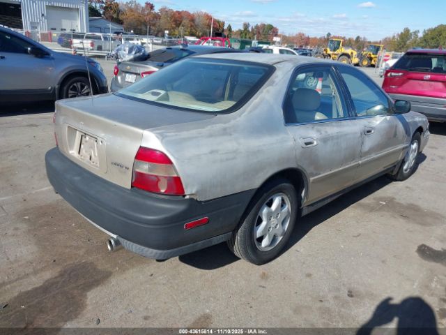 1995 HONDA ACCORD 1HGCE6666SA025481 Photo 3