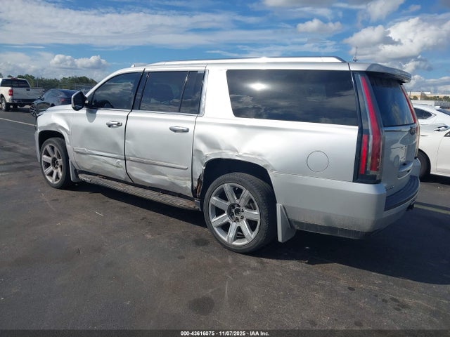 2016 CADILLAC ESCALADE ESV 1GYS4HKJ2GR384378 Photo 2
