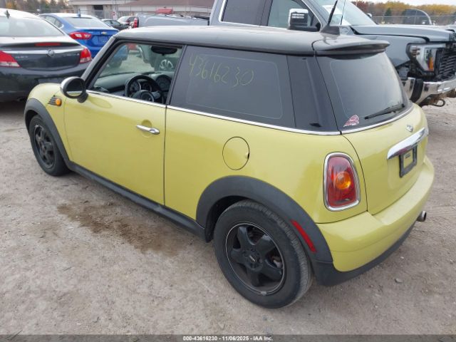 2010 MINI COOPER WMWMF3C59ATZ66269 Photo 2