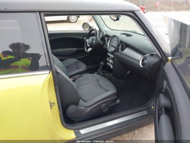 2010 MINI COOPER WMWMF3C59ATZ66269 Photo 4