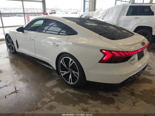 2022 AUDI E-TRON GT WAUCJBFW7N7001224 Photo 2