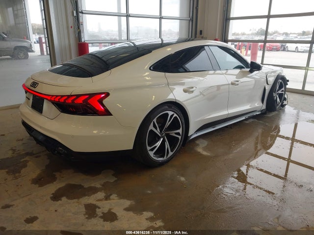 2022 AUDI E-TRON GT WAUCJBFW7N7001224 Photo 3