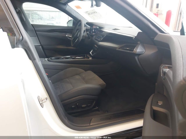 2022 AUDI E-TRON GT WAUCJBFW7N7001224 Photo 4