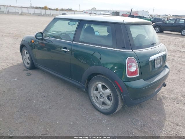 2011 MINI COOPER WMWSU3C56BTX96239 Photo 2