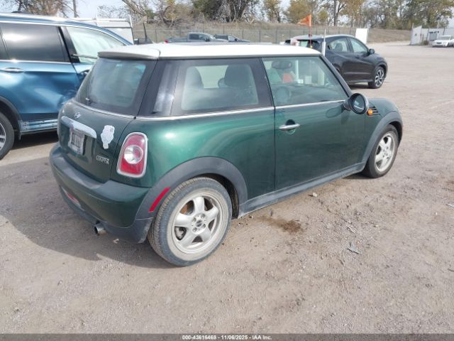 2011 MINI COOPER WMWSU3C56BTX96239 Photo 3