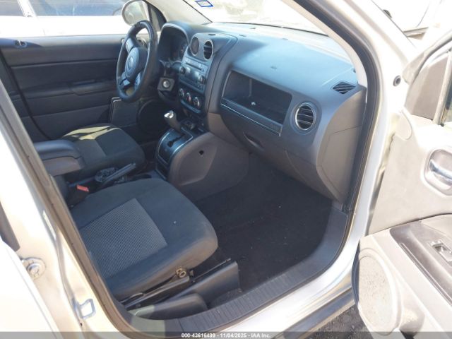 2011 JEEP COMPASS 1J4NT1FB2BD235730 Photo 4