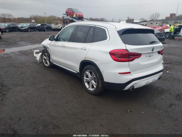 2018 BMW X3 5UXTR9C5XJLD60831 Photo 2