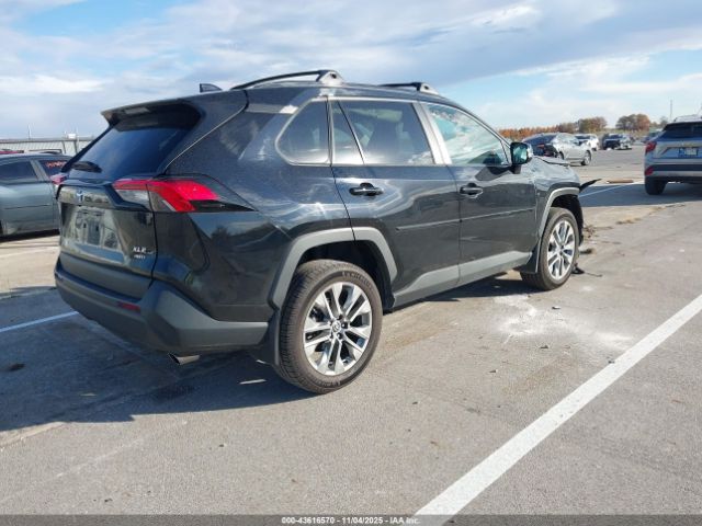 2022 TOYOTA RAV4 2T3A1RFV3NW302247 Photo 3